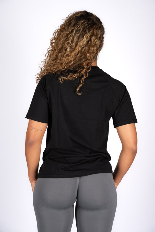 Basic T-Shirt styled with leggings – everyday active look