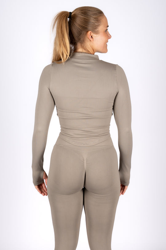 That Girl 2.0 zip jacket mocha back fit close-up