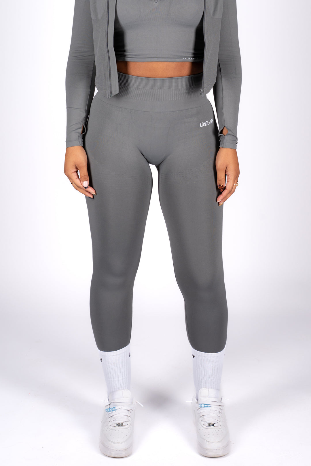 Women’s gym outfit wearing That Girl Leggings 2.0 by Longevity Wear